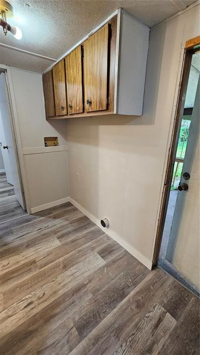 For Rent: $1,100 (2 beds, 1 baths, 732 Square Feet)