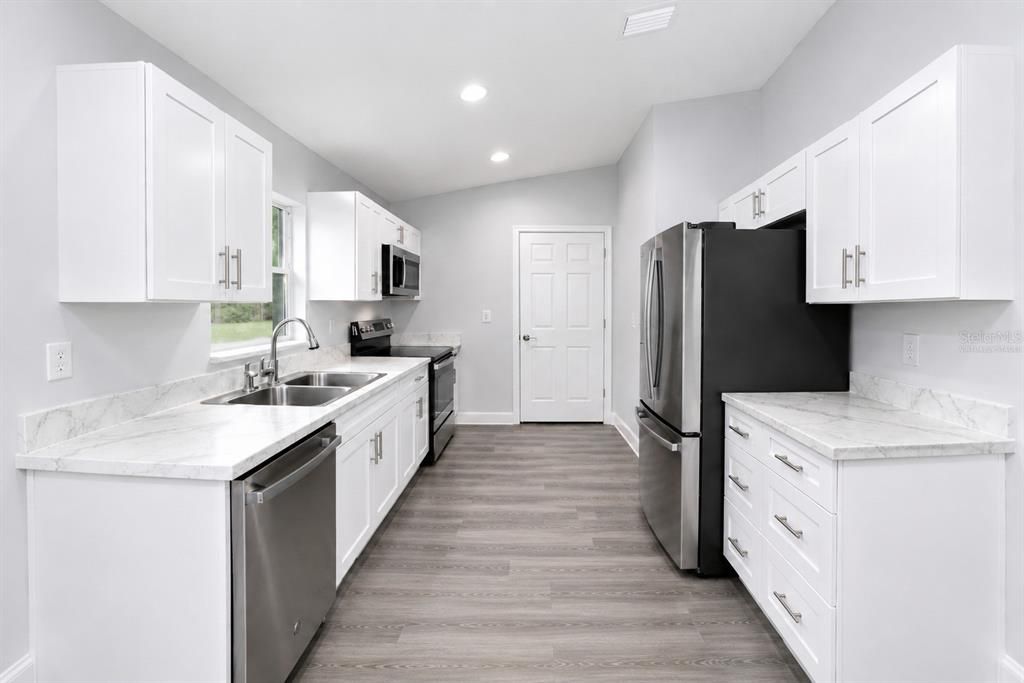 For Sale: $222,900 (3 beds, 2 baths, 1087 Square Feet)