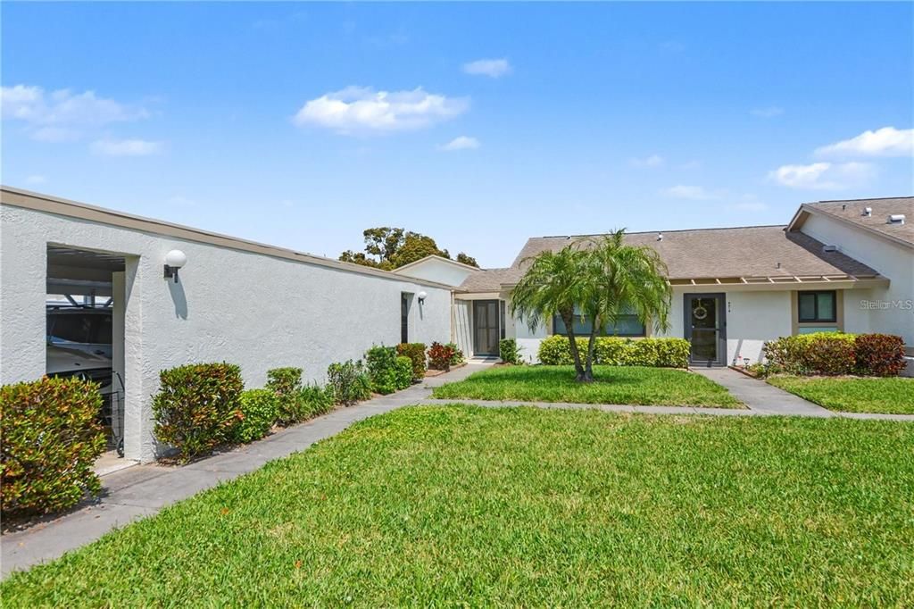 For Rent: $2,700 (1 beds, 1 baths, 1035 Square Feet)