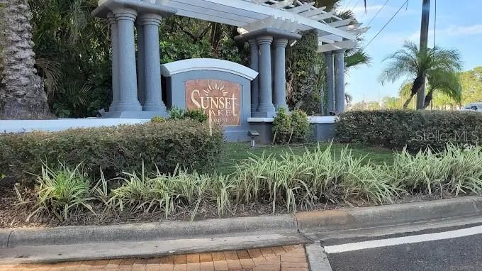 For Rent: $1,650 (2 beds, 2 baths, 996 Square Feet)