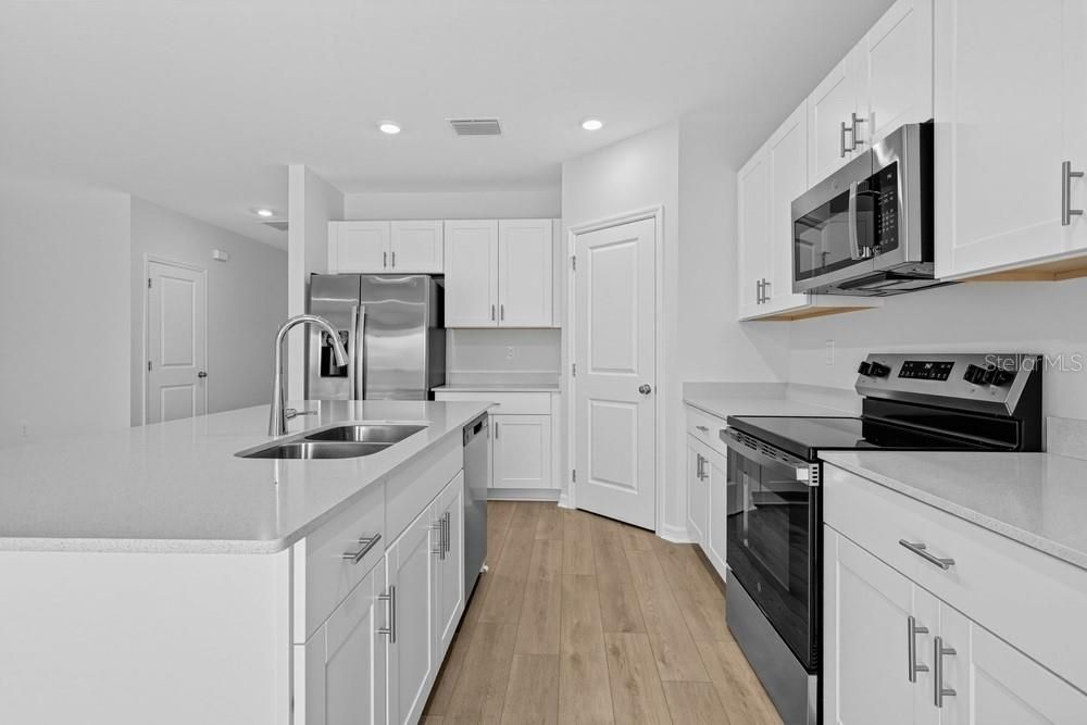 En Venta: $309,000 (4 camas, 2 baños, 1813 Pies cuadrados)