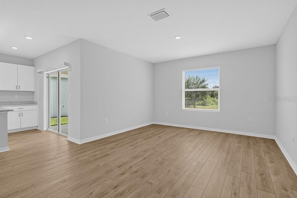 En Venta: $309,000 (4 camas, 2 baños, 1813 Pies cuadrados)