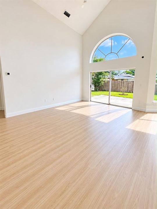 En Venta: $515,000 (4 camas, 2 baños, 2295 Pies cuadrados)