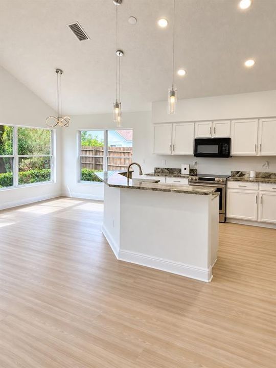 En Venta: $515,000 (4 camas, 2 baños, 2295 Pies cuadrados)