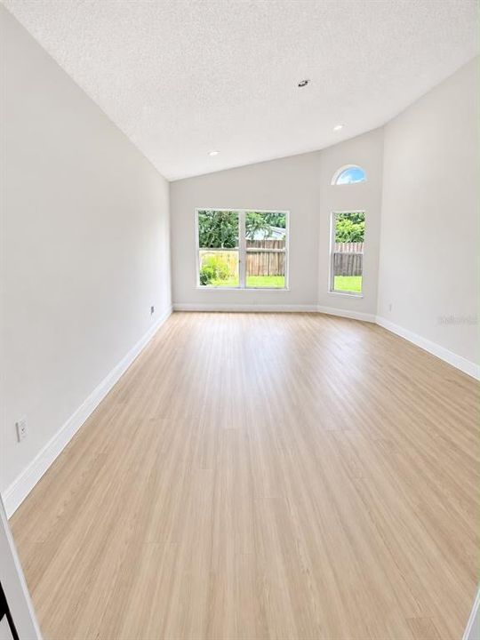 En Venta: $515,000 (4 camas, 2 baños, 2295 Pies cuadrados)