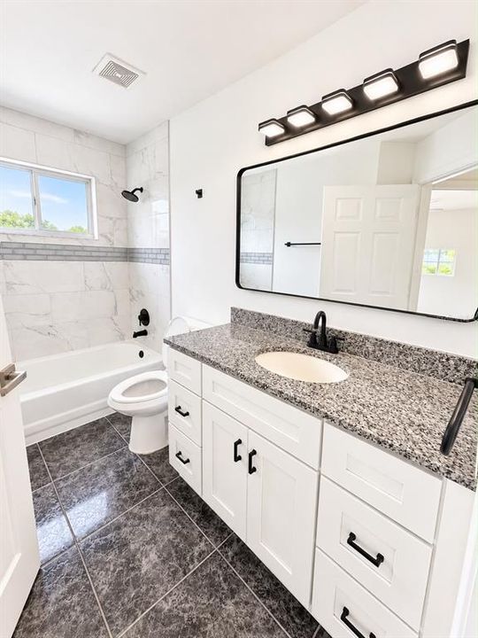 En Venta: $515,000 (4 camas, 2 baños, 2295 Pies cuadrados)