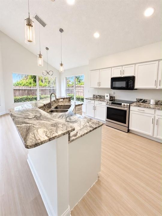 En Venta: $515,000 (4 camas, 2 baños, 2295 Pies cuadrados)