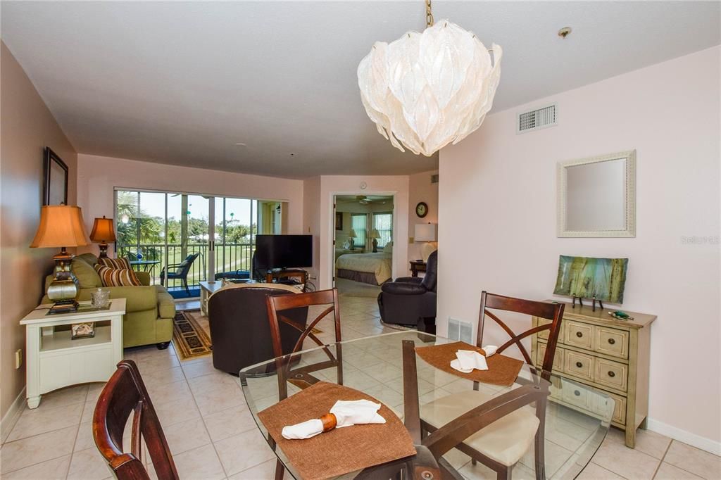En Venta: $229,000 (2 camas, 2 baños, 1002 Pies cuadrados)