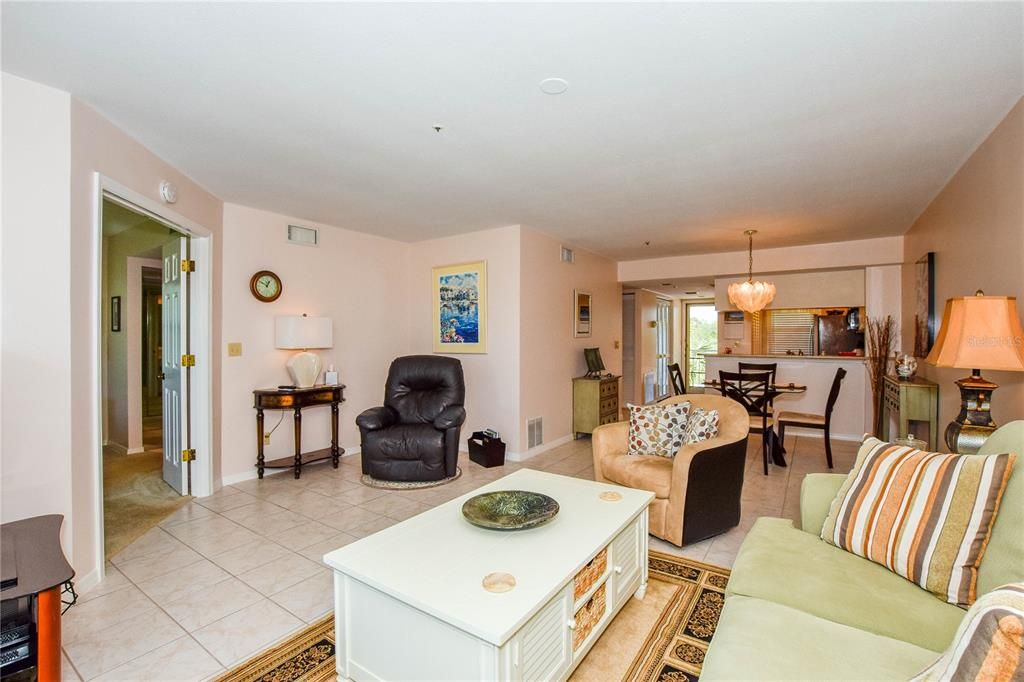 En Venta: $229,000 (2 camas, 2 baños, 1002 Pies cuadrados)