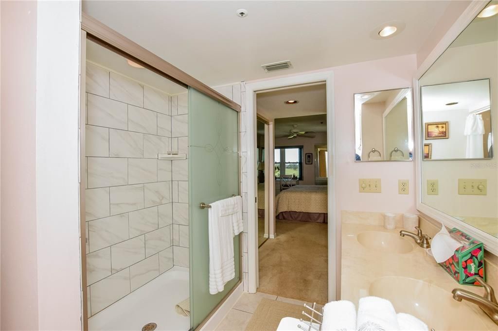 En Venta: $229,000 (2 camas, 2 baños, 1002 Pies cuadrados)