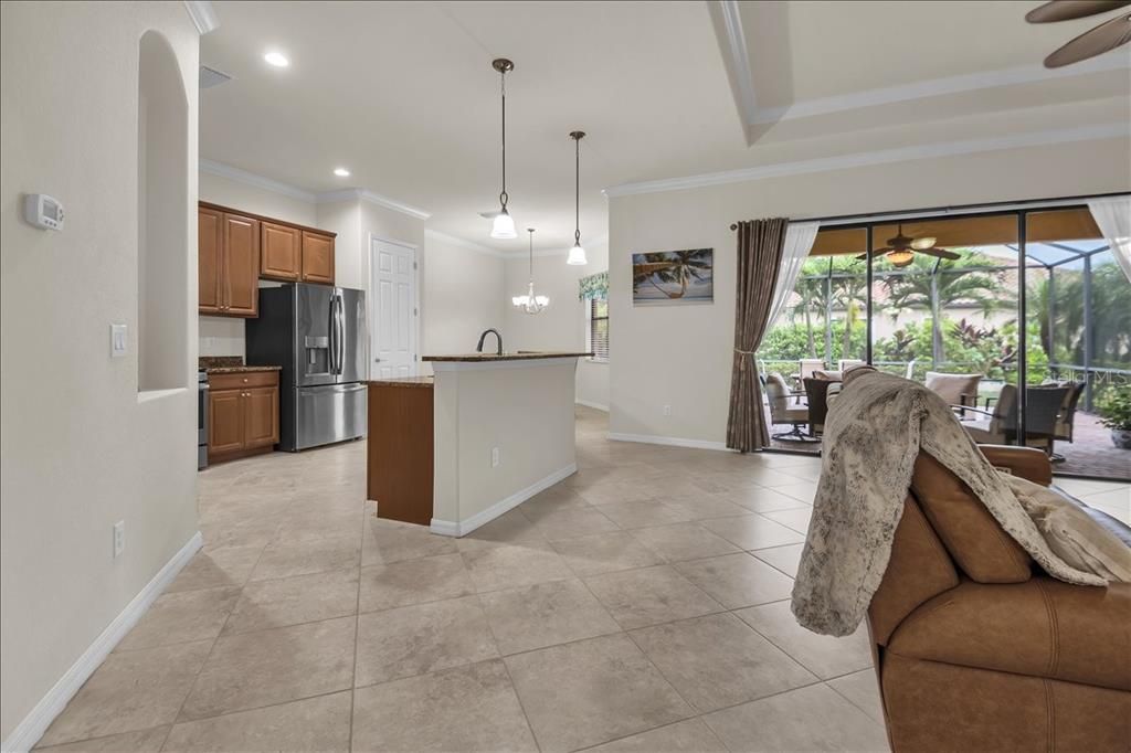 На продажу: $659,500 (4 спален, 2 ванн, 2331 Квадратных фут)