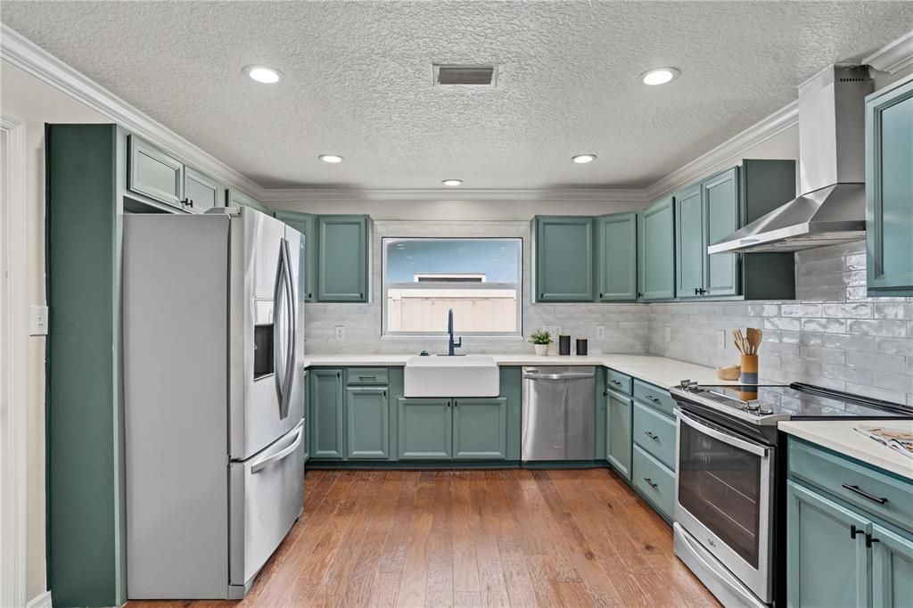 Activo con contrato: $549,000 (3 camas, 2 baños, 1635 Pies cuadrados)