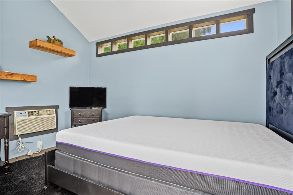 Activo con contrato: $549,000 (3 camas, 2 baños, 1635 Pies cuadrados)