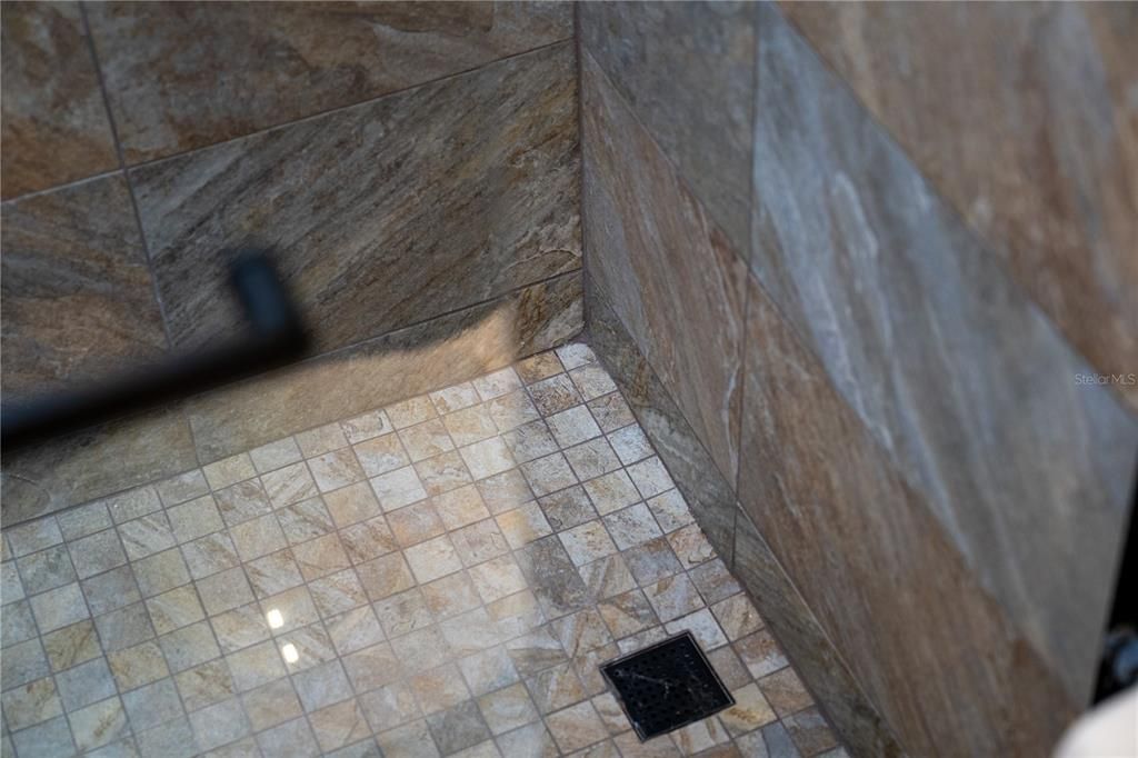 Activo con contrato: $549,000 (3 camas, 2 baños, 1635 Pies cuadrados)