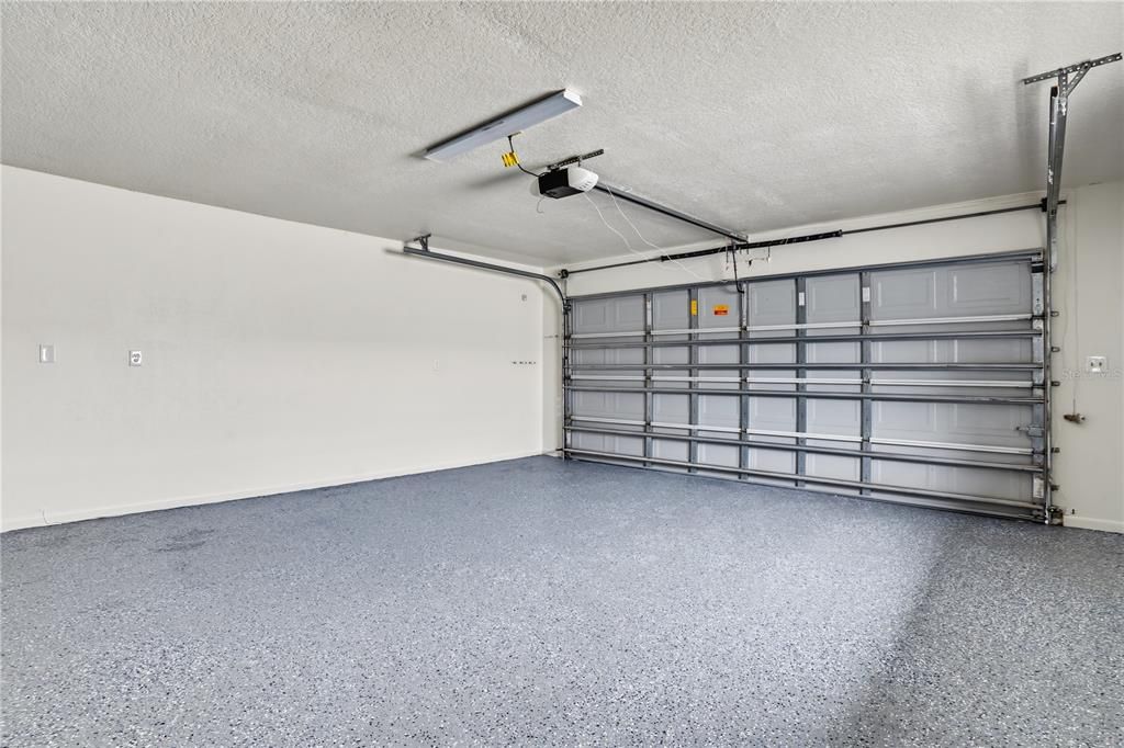 Activo con contrato: $549,000 (3 camas, 2 baños, 1635 Pies cuadrados)