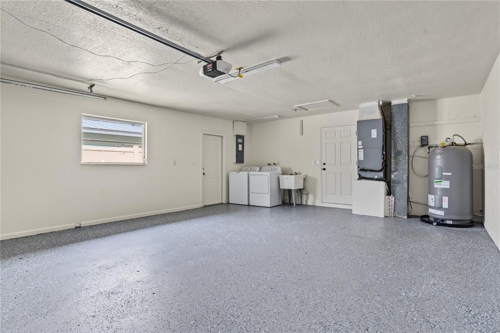 Activo con contrato: $549,000 (3 camas, 2 baños, 1635 Pies cuadrados)