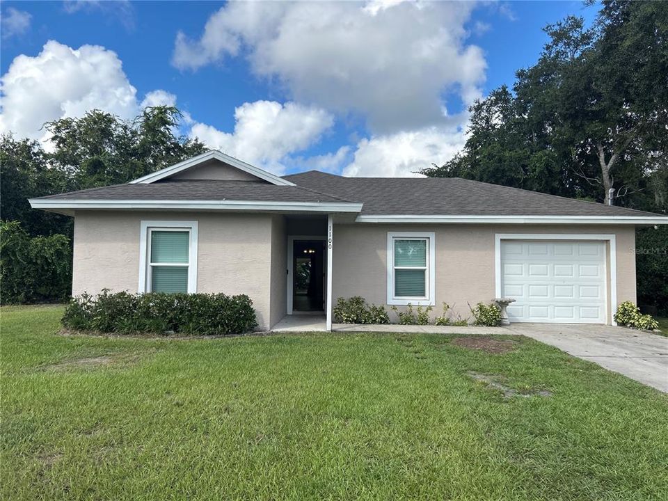 For Rent: $2,095 (3 beds, 2 baths, 1261 Square Feet)