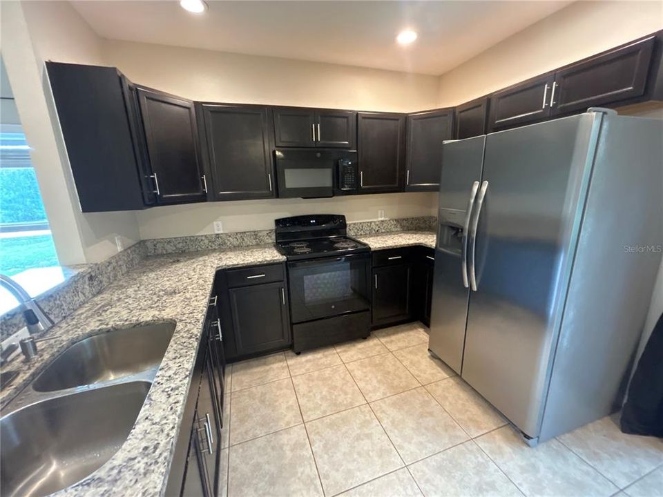 For Rent: $2,095 (3 beds, 2 baths, 1261 Square Feet)