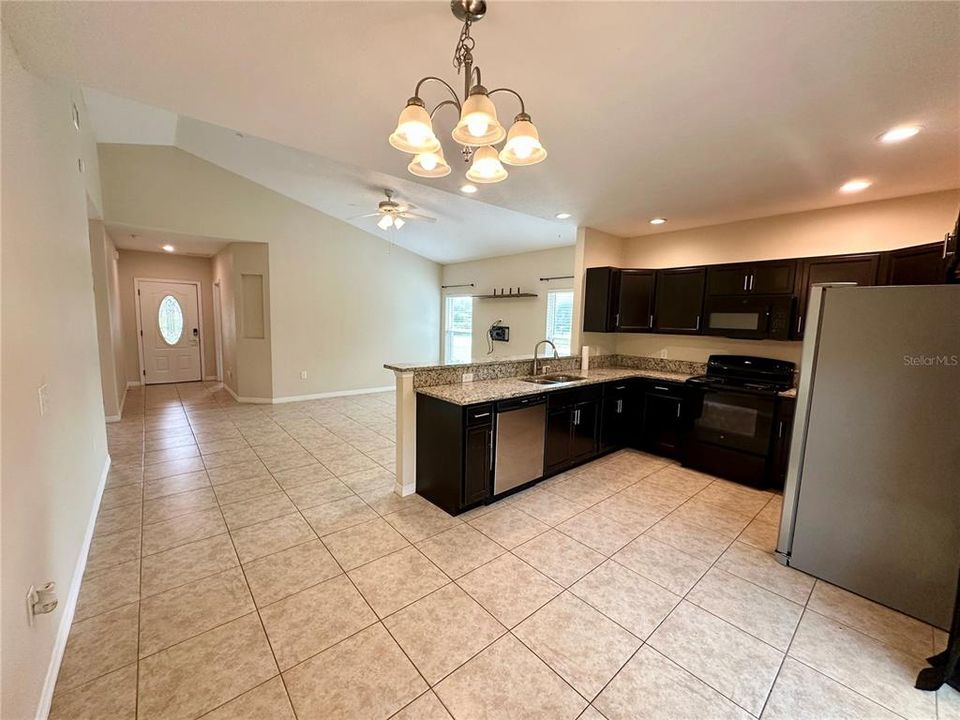 For Rent: $2,095 (3 beds, 2 baths, 1261 Square Feet)