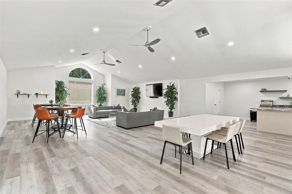 На продажу: $369,000 (2 спален, 2 ванн, 1163 Квадратных фут)