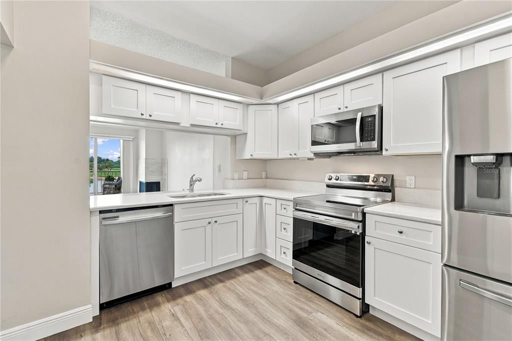 На продажу: $369,000 (2 спален, 2 ванн, 1163 Квадратных фут)