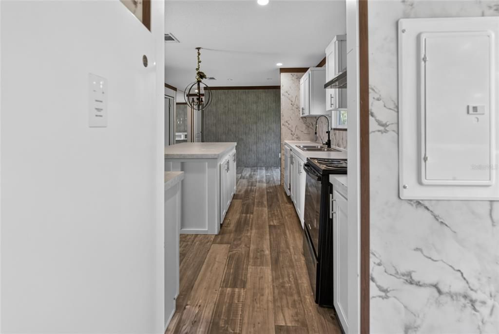 For Sale: $199,999 (3 beds, 2 baths, 1539 Square Feet)