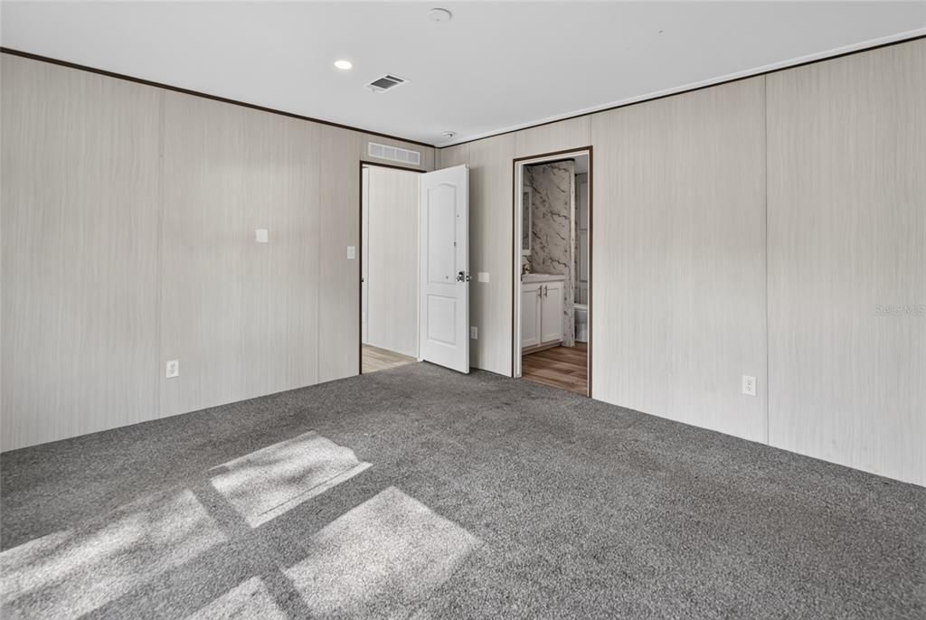 For Sale: $199,999 (3 beds, 2 baths, 1539 Square Feet)