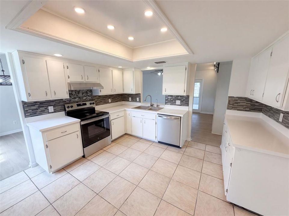 En Venta: $300,000 (3 camas, 2 baños, 1336 Pies cuadrados)