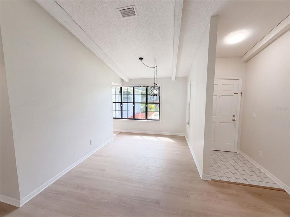 En Venta: $300,000 (3 camas, 2 baños, 1336 Pies cuadrados)