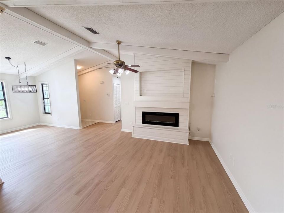 En Venta: $300,000 (3 camas, 2 baños, 1336 Pies cuadrados)