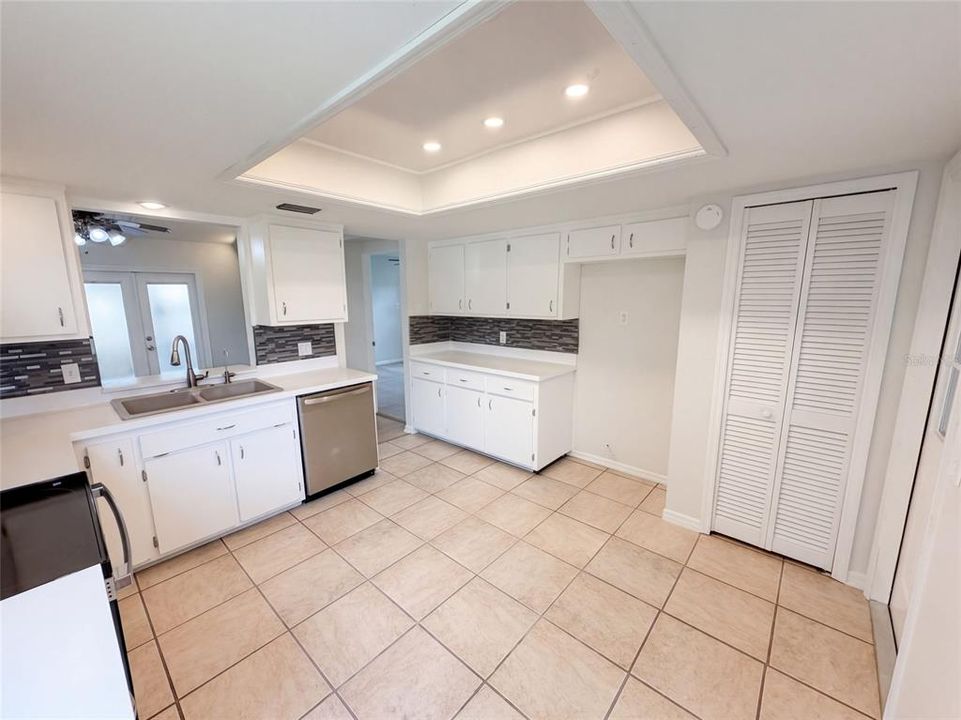 En Venta: $300,000 (3 camas, 2 baños, 1336 Pies cuadrados)