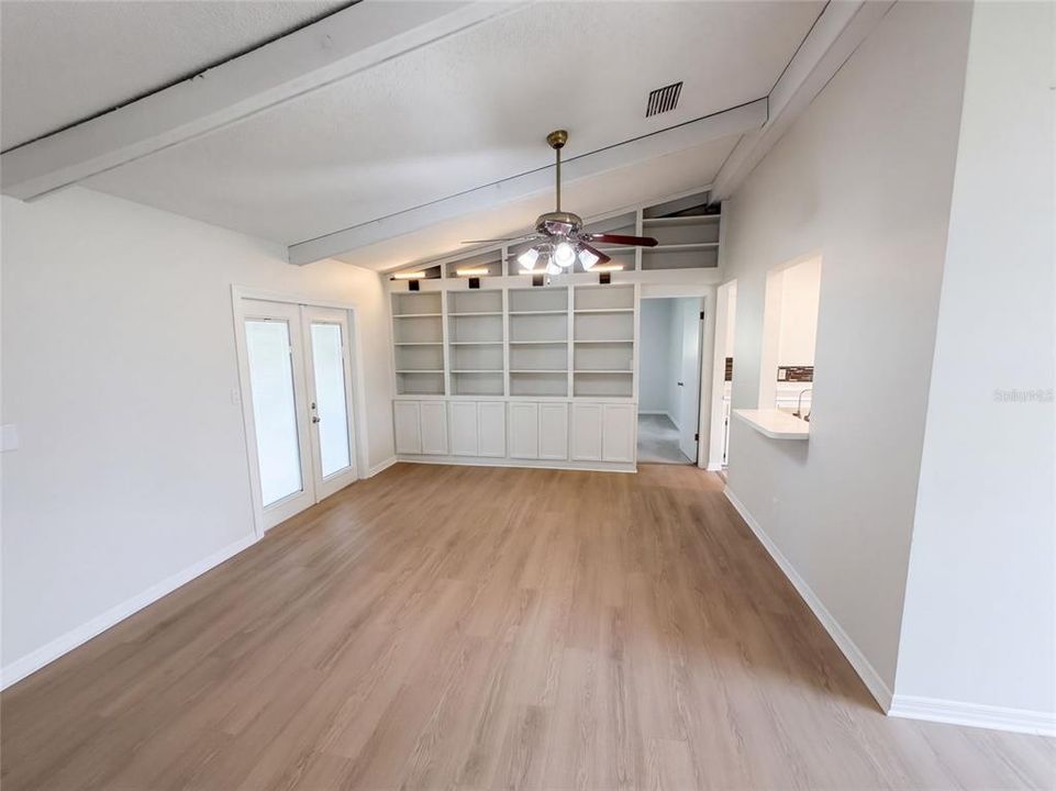 En Venta: $300,000 (3 camas, 2 baños, 1336 Pies cuadrados)