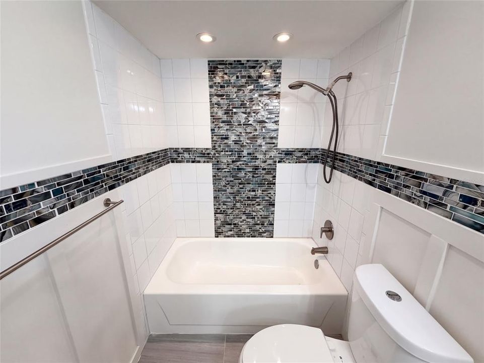 En Venta: $300,000 (3 camas, 2 baños, 1336 Pies cuadrados)