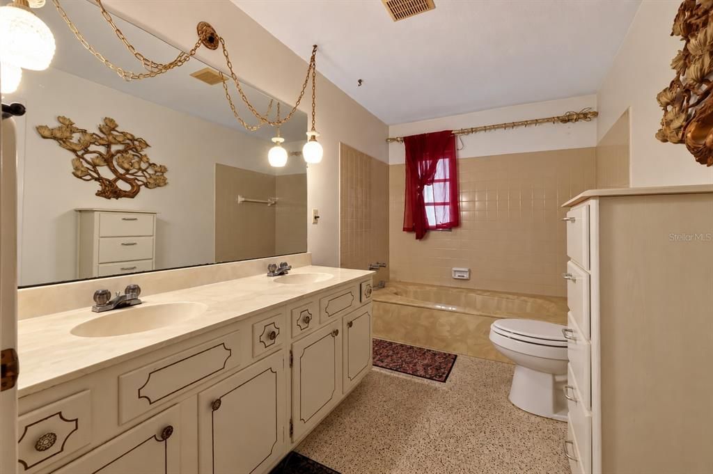 En Venta: $299,000 (4 camas, 3 baños, 2154 Pies cuadrados)