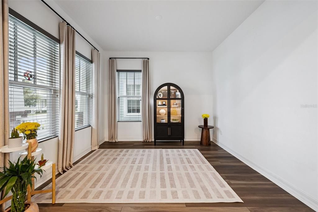 For Sale: $750,000 (3 beds, 2 baths, 1945 Square Feet)