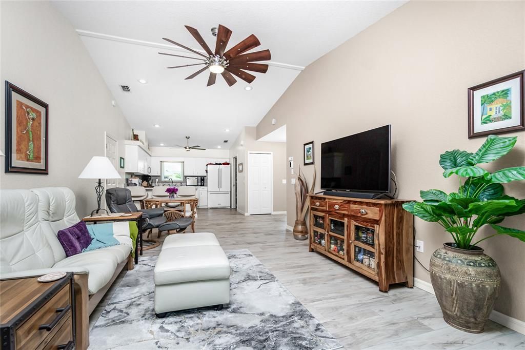 En Venta: $259,900 (2 camas, 2 baños, 1350 Pies cuadrados)