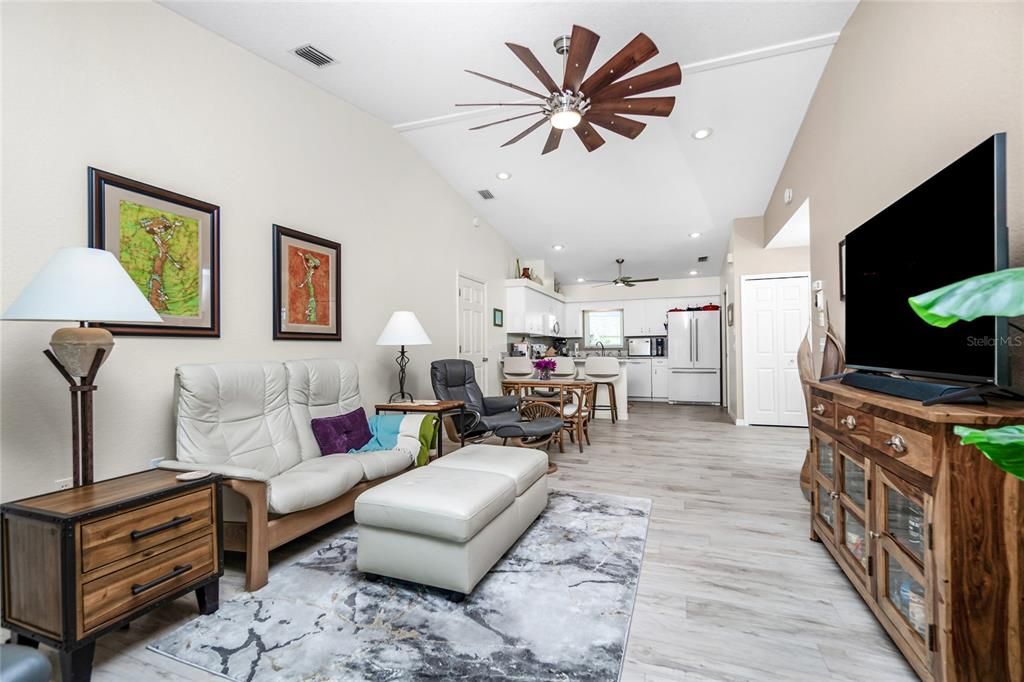 En Venta: $259,900 (2 camas, 2 baños, 1350 Pies cuadrados)