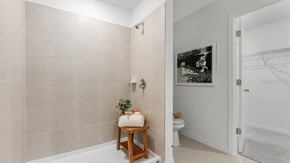 На продажу: $349,899 (5 спален, 2 ванн, 2112 Квадратных фут)