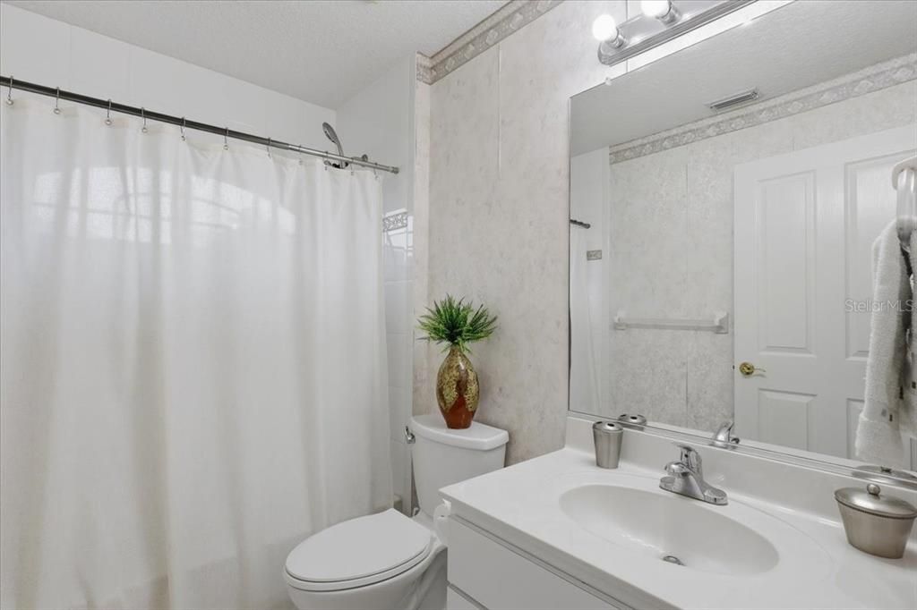 На продажу: $324,900 (3 спален, 2 ванн, 1877 Квадратных фут)