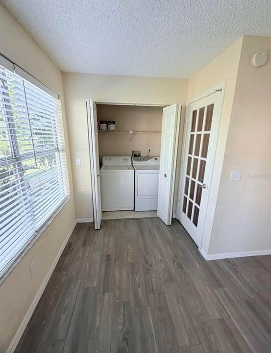 For Rent: $1,300 (1 beds, 1 baths, 711 Square Feet)