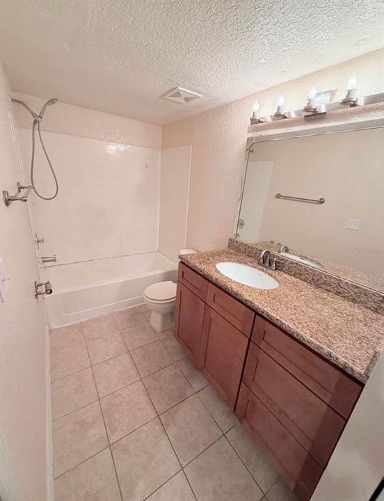 For Rent: $1,300 (1 beds, 1 baths, 711 Square Feet)