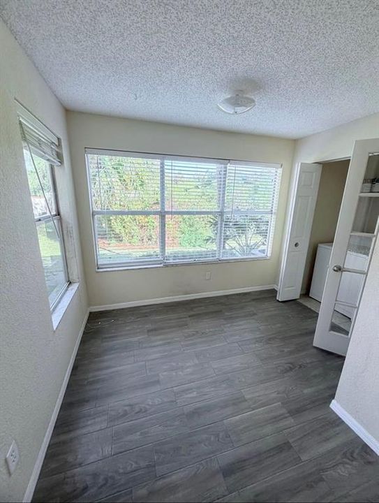 For Rent: $1,300 (1 beds, 1 baths, 711 Square Feet)