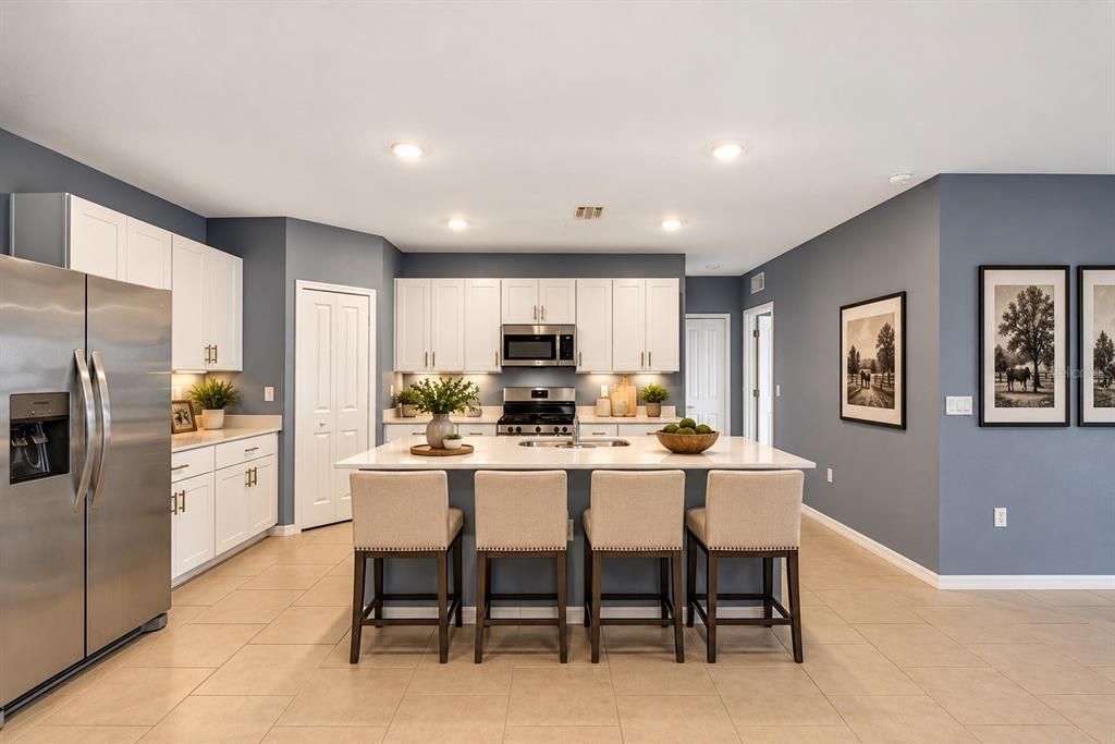 For Sale: $369,000 (6 beds, 3 baths, 2463 Square Feet)