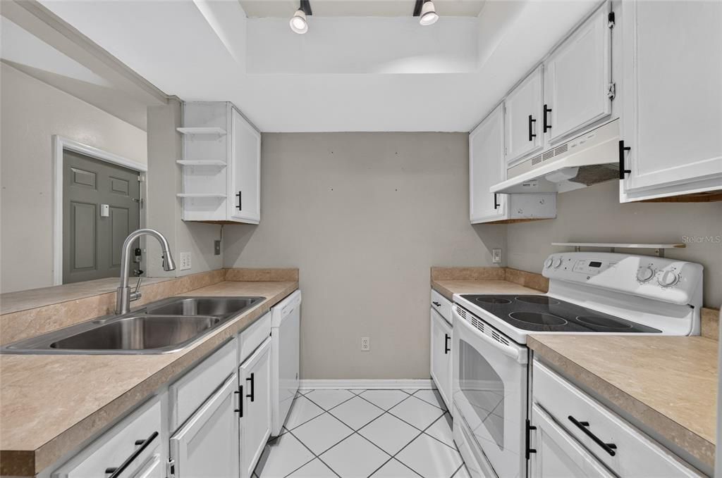 En Venta: $158,750 (2 camas, 2 baños, 1070 Pies cuadrados)