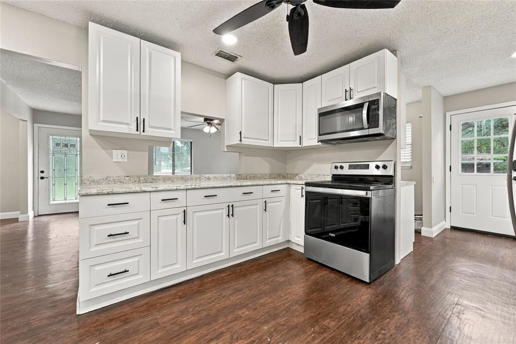 For Sale: $264,900 (3 beds, 2 baths, 1482 Square Feet)