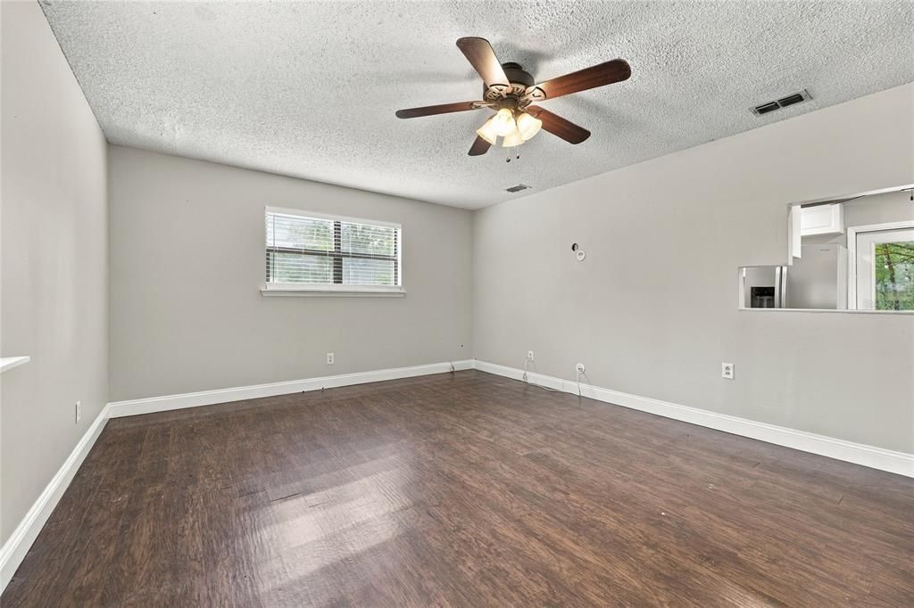For Sale: $264,900 (3 beds, 2 baths, 1482 Square Feet)