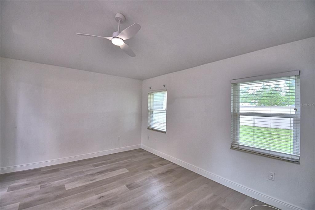 For Sale: $327,000 (3 beds, 2 baths, 1427 Square Feet)