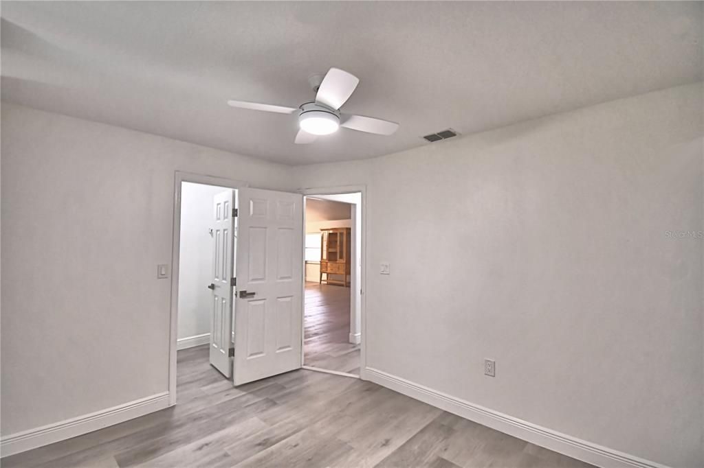 For Sale: $327,000 (3 beds, 2 baths, 1427 Square Feet)