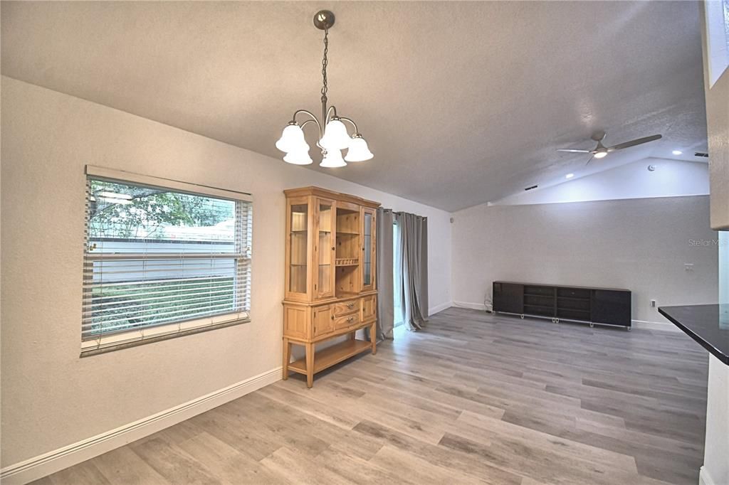 For Sale: $327,000 (3 beds, 2 baths, 1427 Square Feet)