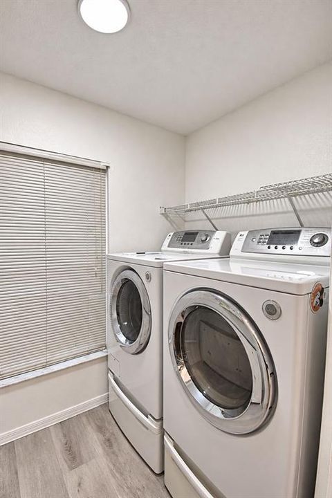 For Sale: $327,000 (3 beds, 2 baths, 1427 Square Feet)